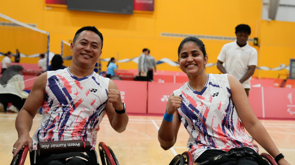 Para World Champs: Ale/James Gift India Landmark Moment